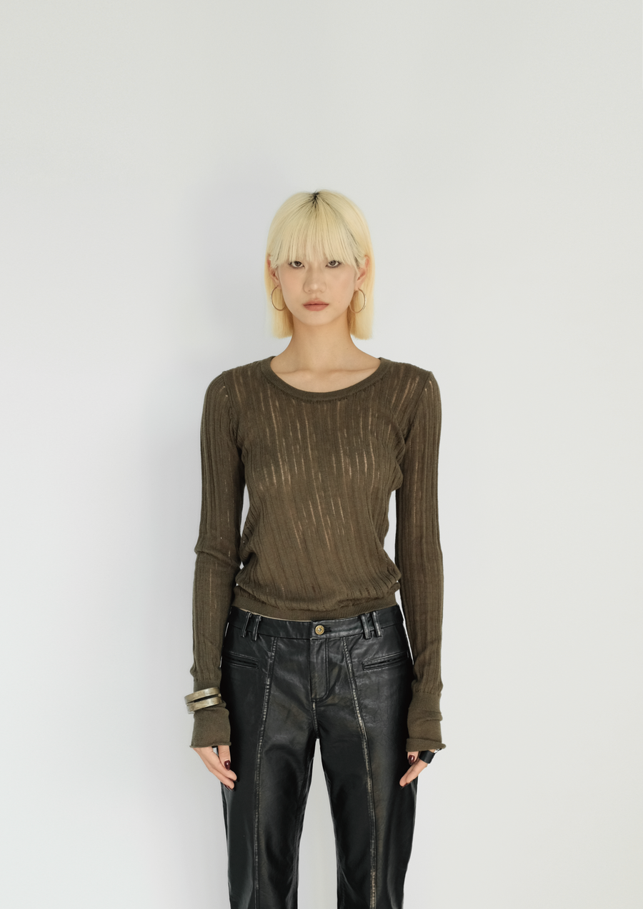 DISTRESSED KNITTING TOP