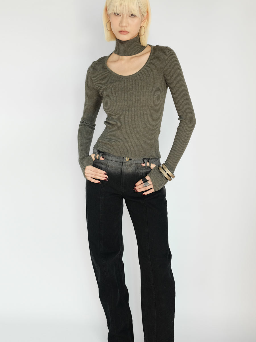 CUTOUT KNIT TURTLENECK TOP