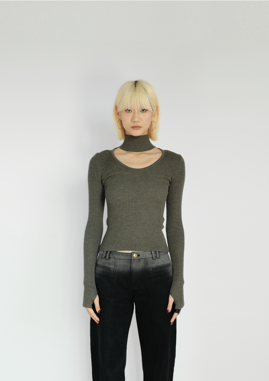 CUTOUT KNIT TURTLENECK TOP